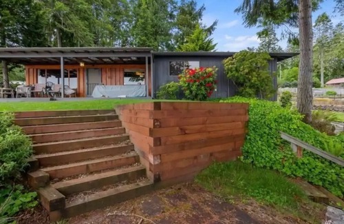 Lacey Cabin | Cheerful ocean front 3 bedroom cabin