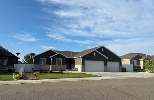 Rock Springs House | Cheerful, spacious, sunny & comfy 4-bdrm home