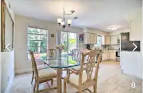 Deerfield Beach House | Cheerful, Sunny and Bright 2 Bedroom!