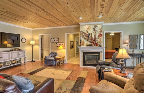 Tiffin House | Cheerful Tiffin Digs in the Heart of Downtown