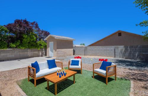Paradise Hills Civic House | Cheerful Vibrant 3BR - 3TV - New