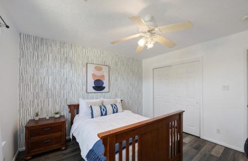 Paradise Hills Civic House | Cheerful Vibrant 3BR - 3TV - New