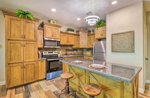 Lasara Apartment | Cheery Raymondville Apt ~ 6 Mi to Delta Lake!