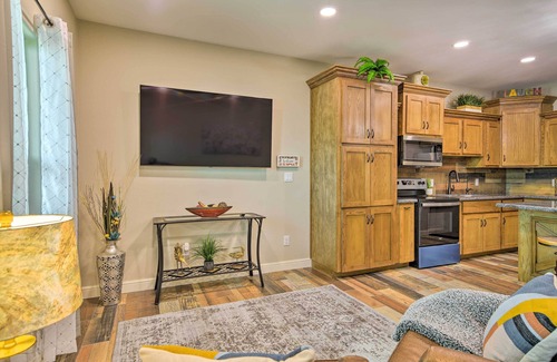 Lasara Apartment | Cheery Raymondville Apt ~ 6 Mi to Delta Lake!