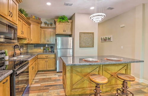 Lasara Apartment | Cheery Raymondville Apt ~ 6 Mi to Delta Lake!