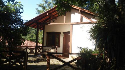 Sacra Familia do Tingua Hotel | Cheiro de Mata Pousada e Restaurante - 15 Km da Terra dos Dinos em Miguel Pereira