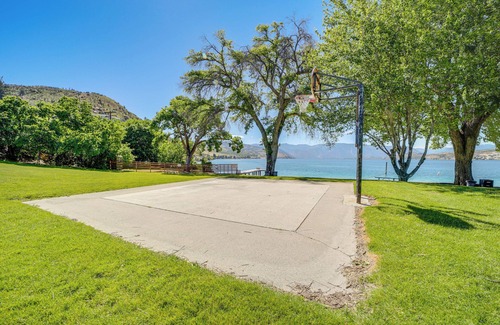 Chelan Apartment | Chelan Home: Views, Pool, Hot Tub, & Beach Access