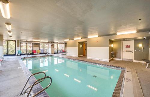 Chelan Apartment | Chelan Home Views, Pool, Hot Tub, and Beach Access
