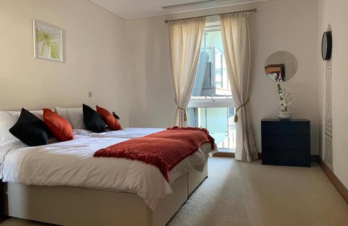 Queenstown Apartment | Chelsea Bridge Wharf Beautiful and spacious