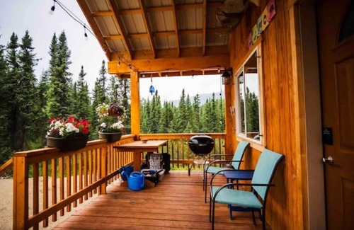 Fairbanks Cabin | Chena Hot Springs Off Grid Cabin