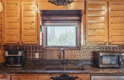 College Cabin | Chena River Roadhouse- River Front -Huge Deck- View Northern Lights & Wildlife