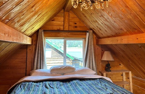 Homer Cabin | Chenik Cabin, Homer Floatplane Lodge