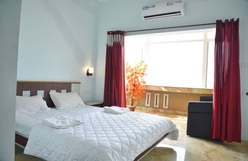 Kuzhuppilly House | Cherai Blue Lagoons Villa, Natural pool,Pond,Lake side, Outdoor sports area