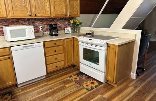 Irvine Cabin | Cherokee Cabin Renovated - Cliff & Lake Views - Cave Run Lake & Red River Gorge