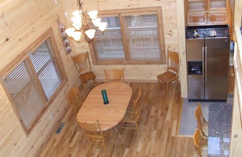 Epworth Cabin | CHEROKEE DREAM - SECLUDED MTN VIEW, POOL TABLE, AIR HOCKEY, FIRE PIT, SCREENED PORCH