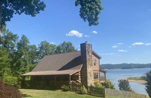 Bean Station Cabin | Cherokee lakefront cabin w/boat launch