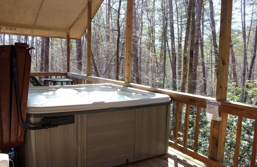 Sautee Nacoochee Cabin | Cherokee Ridge 7 – Pet Friendly Cottage That is All About Location, Location.