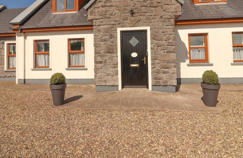 Quilty Cottage | CHERRY BLOSSOM COTTAGE, family friendly in Quilty, County Clare