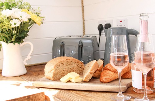 Diddlebury Cottage | CHERRY BLOSSOM, with hot tub in Ludlow
