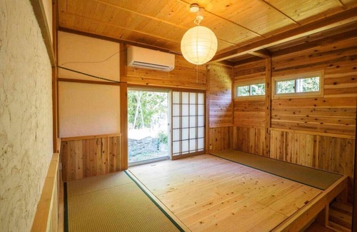 Minamiizu Cabin | Cherry blossoms and rape blossoms color February, and a cherry blossom festival is held in Minami Izu! Stroll through the famous hot spring resort area and enjoy spring in a healing cabin. 」