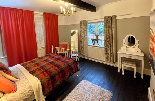 Bray on Thames House | Cherry Cottage in the Centre of Maidenhead