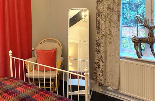Bray on Thames House | Cherry Cottage in the Centre of Maidenhead