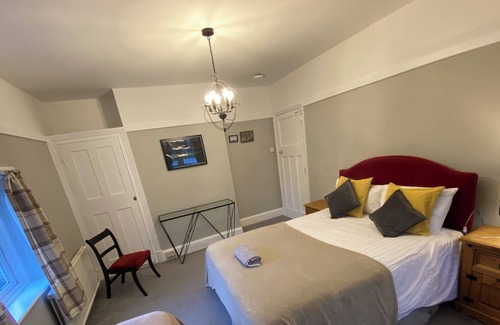 Bray on Thames House | Cherry Cottage in the Centre of Maidenhead