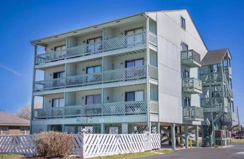 Cherry Grove Beach Condo | Cherry Grove Condo - Close to everything!