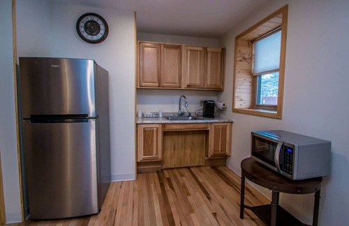 Bethlehem Resort | Cherry Suite: Cozy Mountain Resort Suite