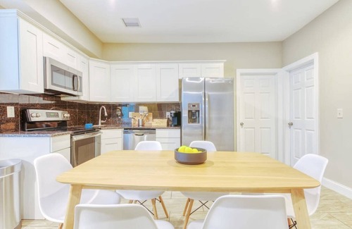 Chinatown Apartment | Cherry Suites 3BR Apt w W D Foosball Table
