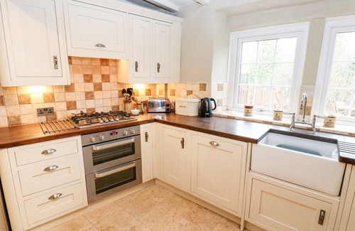 Bingley Cottage | CHERRY TREE COTTAGE, pet friendly, with a garden in Harden