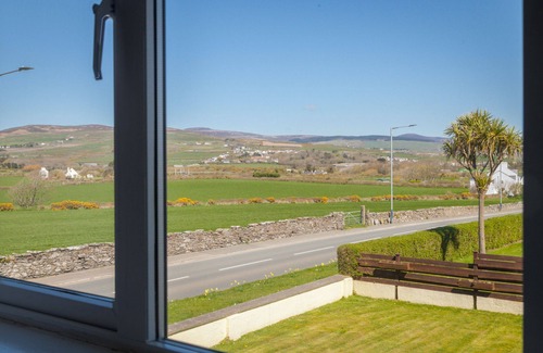 Port St Mary Cottage | Cherry Tree House - a holiday cottage that sleeps 5 guests in 3 bedrooms