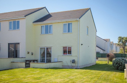 Port St Mary Cottage | Cherry Tree House - a holiday cottage that sleeps 5 guests in 3 bedrooms