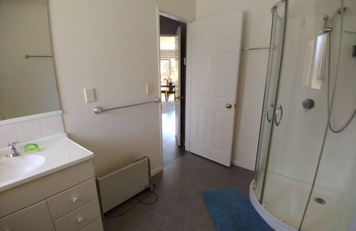 Te Awamutu House | Cherry Tree Lane Accommodation, Quiet location bordered by farmland.