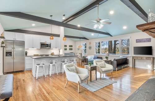 Elkton Cottage | Chesapeake City Pool Retreat – Waterfront Stay in the Woods