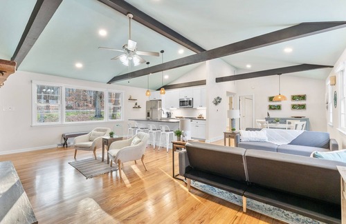 Elkton Cottage | Chesapeake City Pool Retreat – Waterfront Stay in the Woods