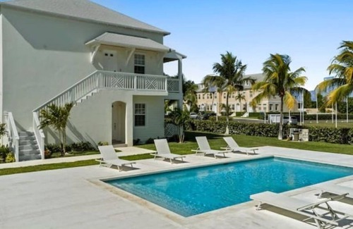 Palm Cay Apartment | Chesapeake Place in Palm Cay