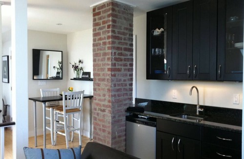 Cape Anne Apartment | Chesapeake Sparkles Sky-Lit Studio Flat + Solarium
