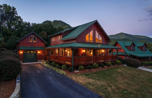 Maggie Valley Cabin | Chestnut Lodge ~ New Cabin by Willow Tree Cabins