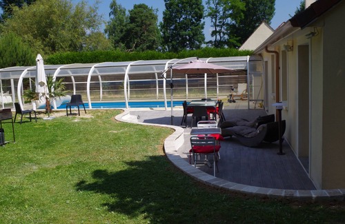 Limours Villa | CHEVREUSE VALLEY VILLA RENTAL WITH POOL 35 KMS FROM PARIS