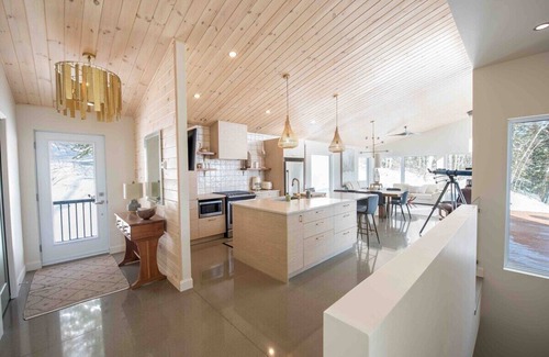 Baie-St-Paul Ski Chalet | Chez Annie 215 - Panoramic Views, Spa & Trails