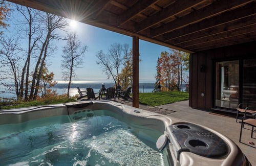 Baie-St-Paul Ski Chalet | Chez Annie 215 - Panoramic Views, Spa & Trails