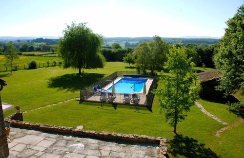 Moulins Engilbert Cottage | Chez Charolais - sleeps 10 guests in 5 bedrooms