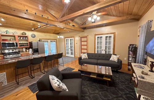 Scott House | Chez Le Fleur: A cozy 2-bedroom home in Scott, LA