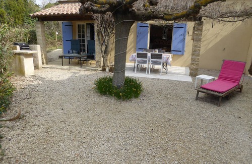 Rognonas Cottage | "Chez Pauline" sleeps 2 self catering luxury gite 10mins from Avignon!