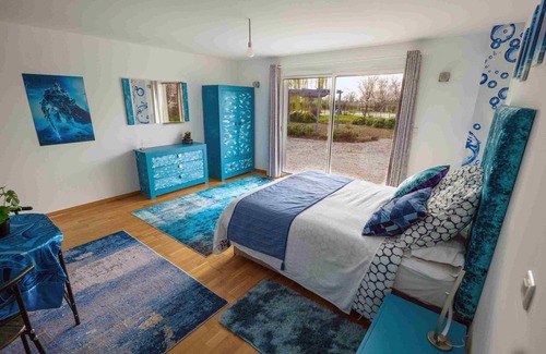 Saint-Felix-Lauragais Bed & Breakfast | Chez Phil, Chambres D'hôte, Chambre Thème Eau