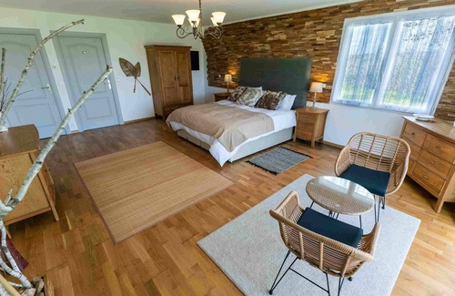 La Pomarede Bed & Breakfast | Chez Phil, Chambres D'hôte, Chambre Thème Bois