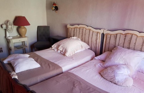 Ria-Sirach Bed & Breakfast | Chez Vivi