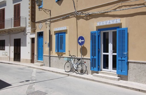 Favignana House | Chiaro di Luna Apartment for Rent in Favignana