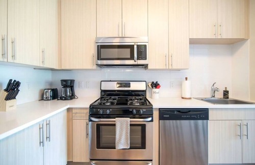 Downtown Apartment | Chic 1 bed Apt + Rooftop & Gym - Downtown Stamford